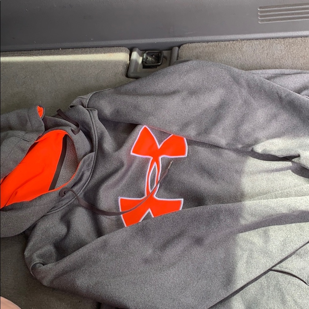 sweatshirt